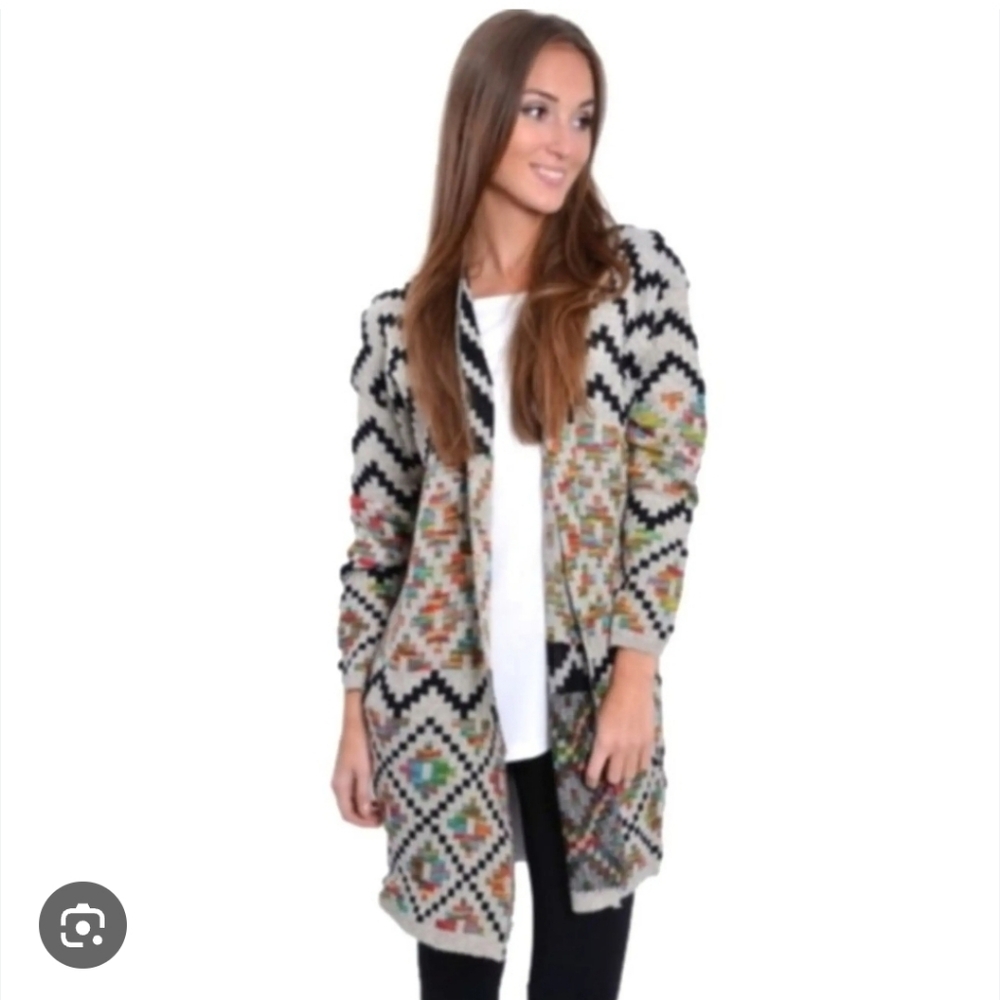Debut Geometric Patterned Cardigan Sweater